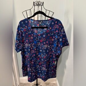 New Zoe + Chloe V-neck women’s scrub top 2X 2XL “Red, White & Bloom” Blue Stars